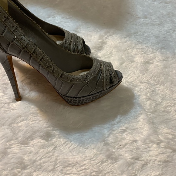 Christian Dior embossed peep-toe pumps size 8.5 - Picture 7 of 8